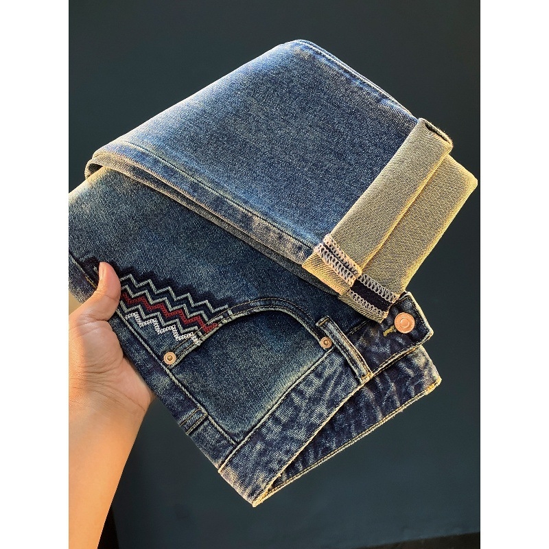 Traperice uskog kroja, srednji rise, zatvarač, pet džepova, pamuk-denim