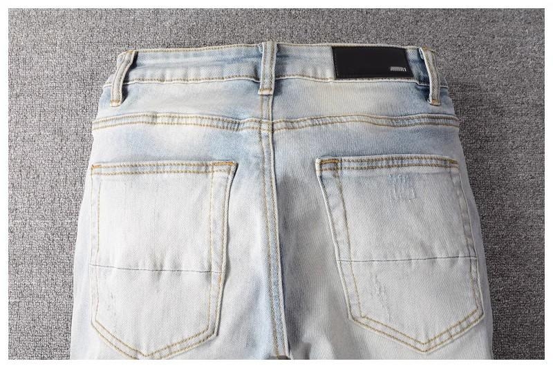 Muške traperice s poderanim koljenima, uski kroj, srednji pojas, zatvaranje gumbima, pamuk denim