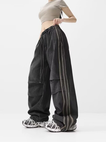 Jeansi bărbați cu dungi și uzură, finisaj spălat cu apă, croială dreaptă, nasturi în față, denim din bumbac (51-70%)