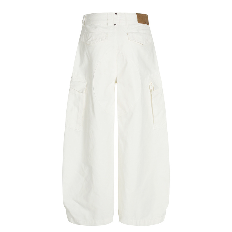 Blugi – lejeri, croială dreaptă, talie medie, fermoar, mai multe buzunare