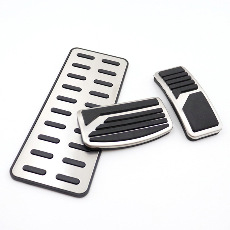 Automobilski pedal od aluminijske legure, model Pedal 113 – protuklizni, dekorativni dodatak za Mitsubishi s prugama