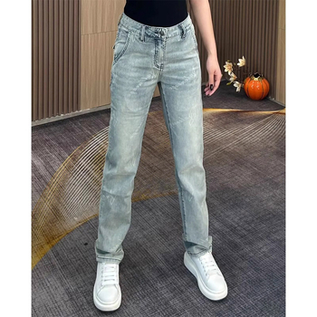 Traperice ravnog kroja – denim visoke elastičnosti, srednji pojas, zip zatvarač