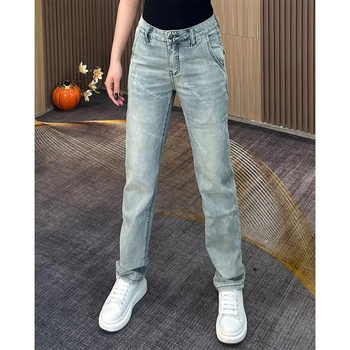 Traperice ravnog kroja – denim visoke elastičnosti, srednji pojas, zip zatvarač