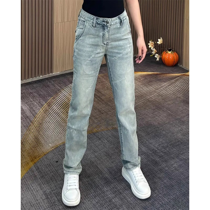 Traperice ravnog kroja – denim visoke elastičnosti, srednji pojas, zip zatvarač