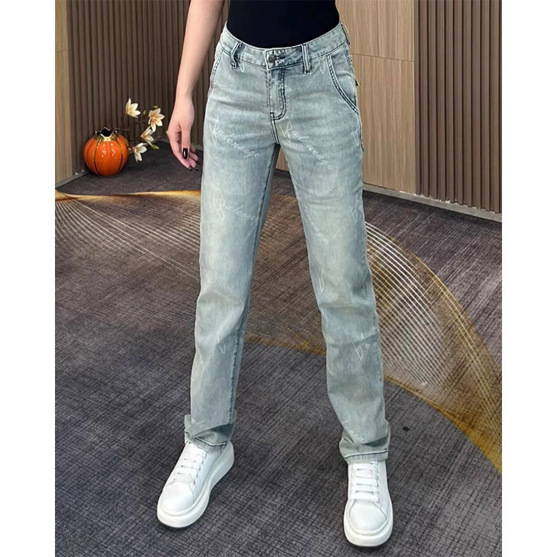 Traperice ravnog kroja – denim visoke elastičnosti, srednji pojas, zip zatvarač