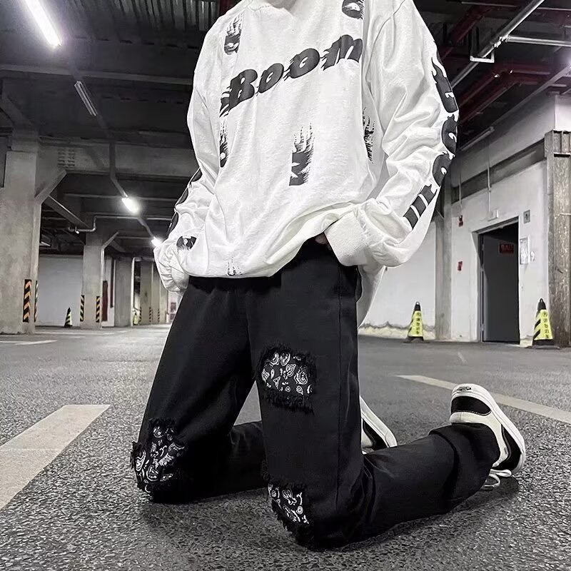 Jeansi cu croială dreaptă, talie medie, țesătură Cowboy 95% poliester, aplicații cu patch-uri