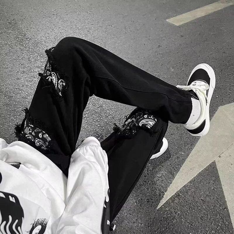 Jeansi cu croială dreaptă, talie medie, țesătură Cowboy 95% poliester, aplicații cu patch-uri