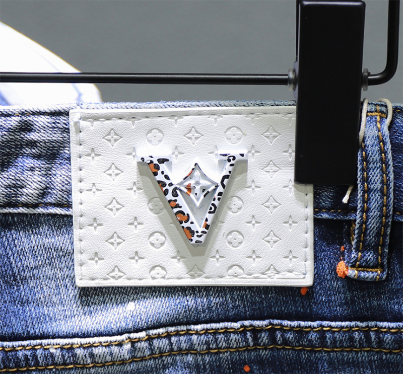 Traperice s kontrastnim kapljicama boje, pamuk-elastanski denim, slim-fit, srednji pojas, zatvarač na zip