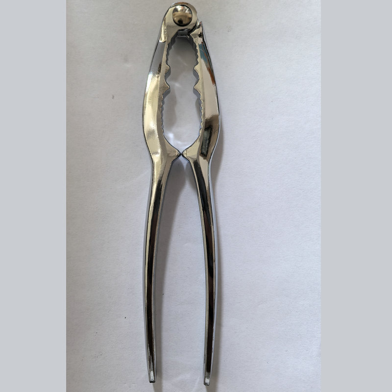 Walnut Clamp – Cinkötvözet • Modern minimalist stílus • Cikkszám 702.728 • 2017-es tél • Személyre szabott feldolgozás: Igen