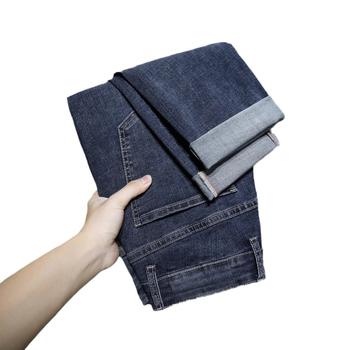 Traperice ravnog kroja s mikro-elastičnošću; srednji pojas; zip; dizajn color-block; materijal pamuk-poliester