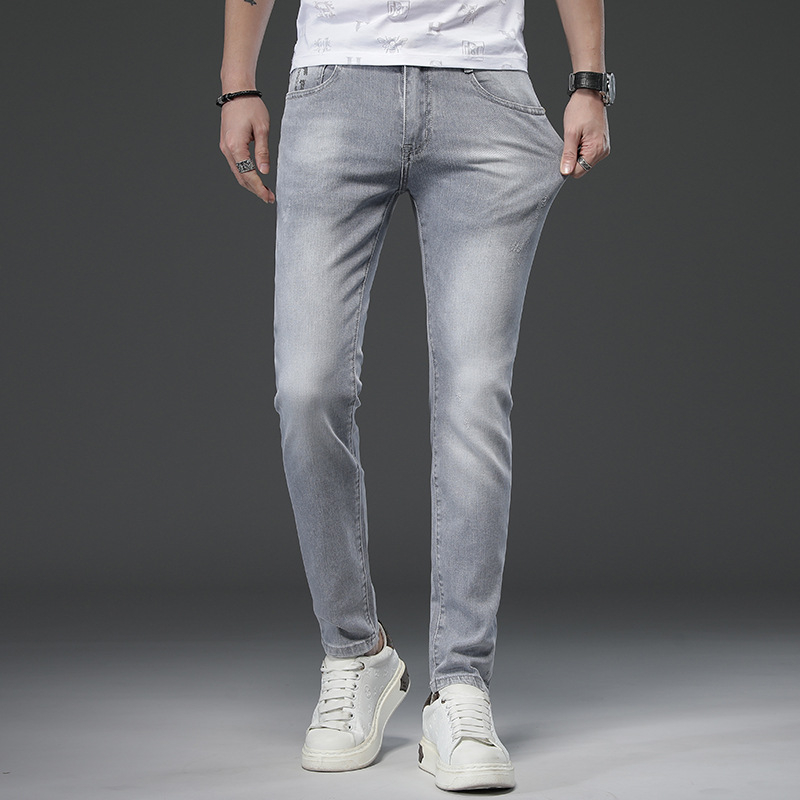 Férfiaknak szánt slim straight farmer, 98% pamut, magas elasztikusság, mosott felület, középmagas derekú, fémdíszítés