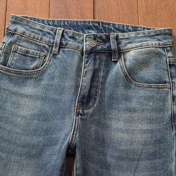 Férfi farmernadrág – karcsú, egyenes szabású, középmagas derék, cipzár, hímzett részletek