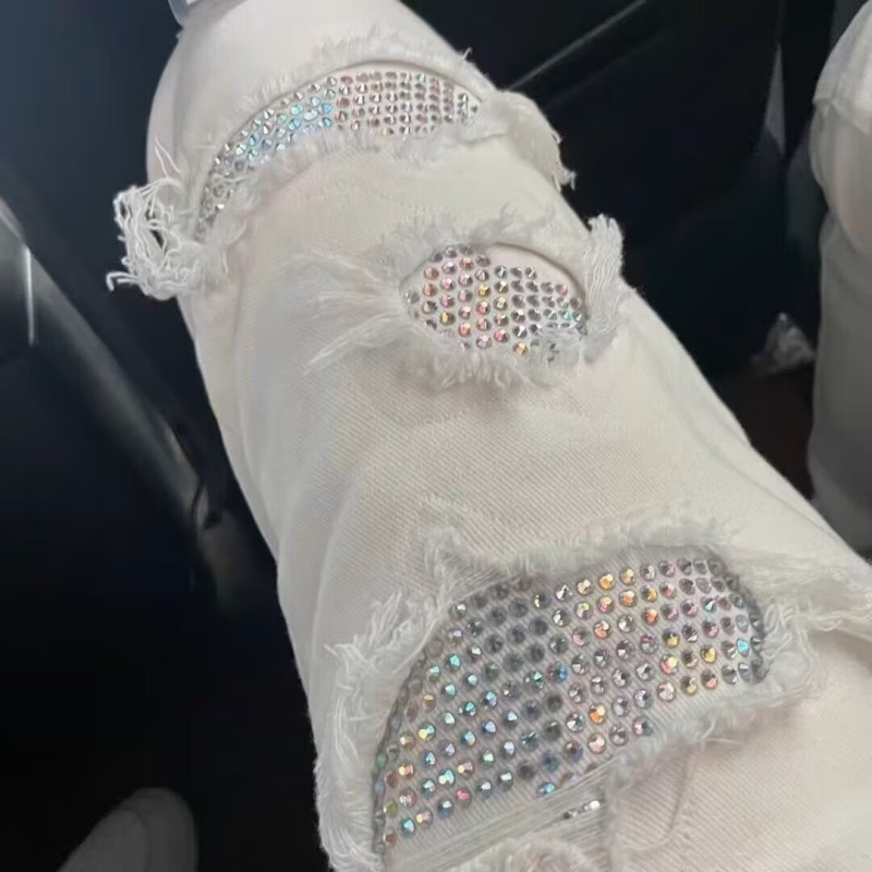 Jeansi uzati, croială dreaptă, talie joasă, micro-elastici, poliester