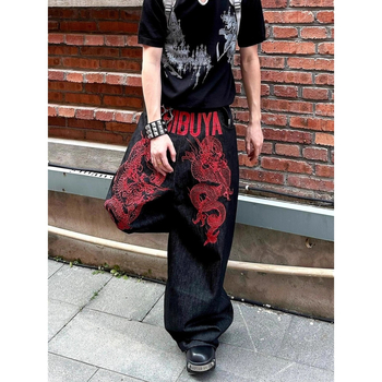 Jeansi cu broderie dragon și motiv sabie, croială largă, talie medie, nasturi pentru închidere, țesătură din denim de bumbac