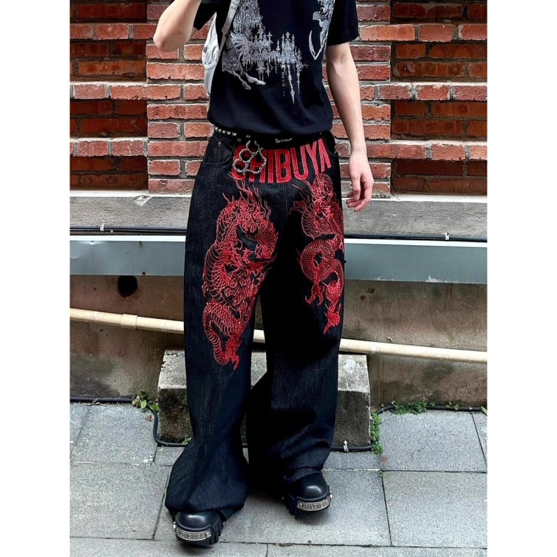 Jeansi cu broderie dragon și motiv sabie, croială largă, talie medie, nasturi pentru închidere, țesătură din denim de bumbac