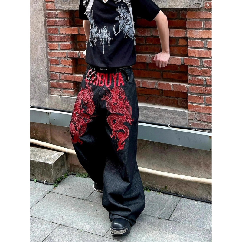 Jeansi cu broderie dragon și motiv sabie, croială largă, talie medie, nasturi pentru închidere, țesătură din denim de bumbac