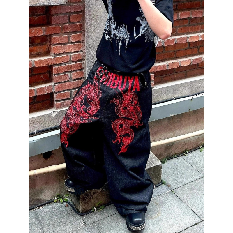 Jeansi cu broderie dragon și motiv sabie, croială largă, talie medie, nasturi pentru închidere, țesătură din denim de bumbac