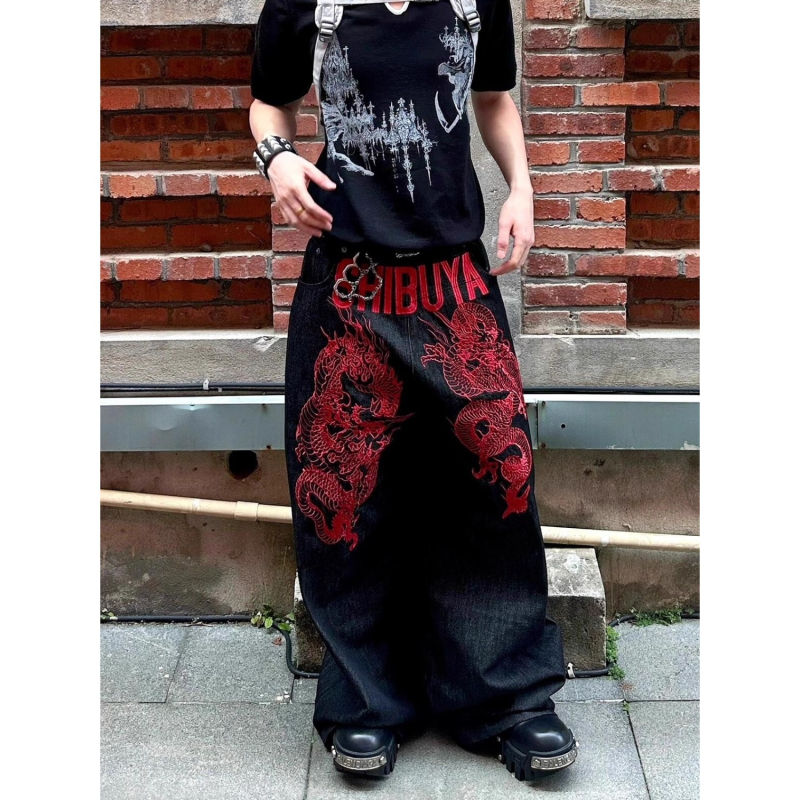 Jeansi cu broderie dragon și motiv sabie, croială largă, talie medie, nasturi pentru închidere, țesătură din denim de bumbac