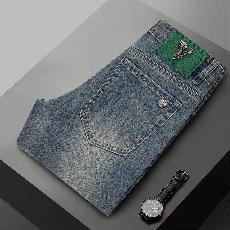 Muške traperice uskog kroja, pamukasti stretch denim, srednji pojas, zip zatvaranje