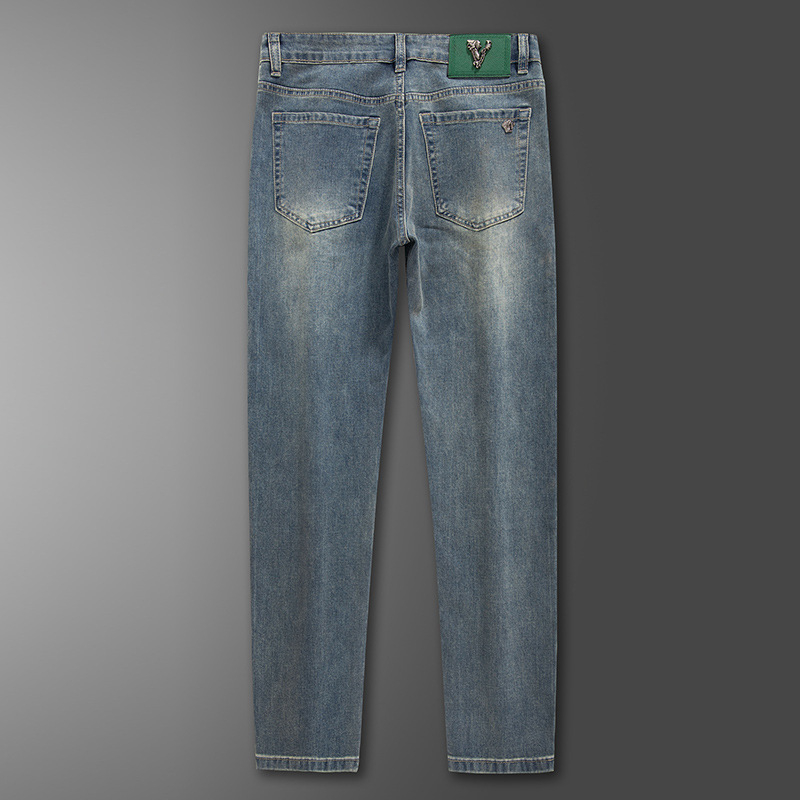 Muške traperice uskog kroja, pamukasti stretch denim, srednji pojas, zip zatvaranje