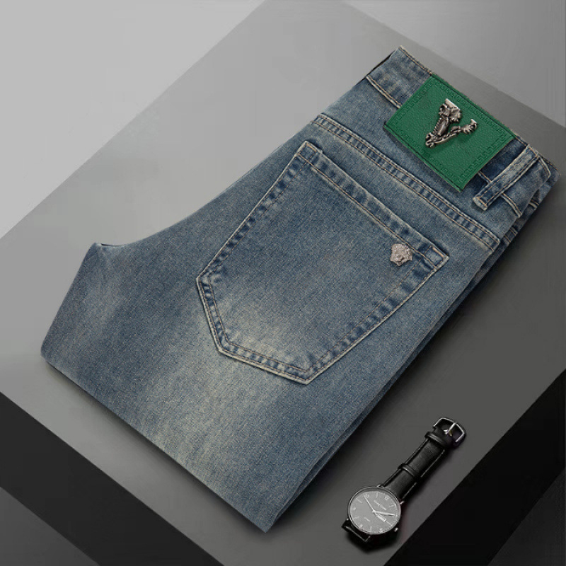 Muške traperice uskog kroja, pamukasti stretch denim, srednji pojas, zip zatvaranje