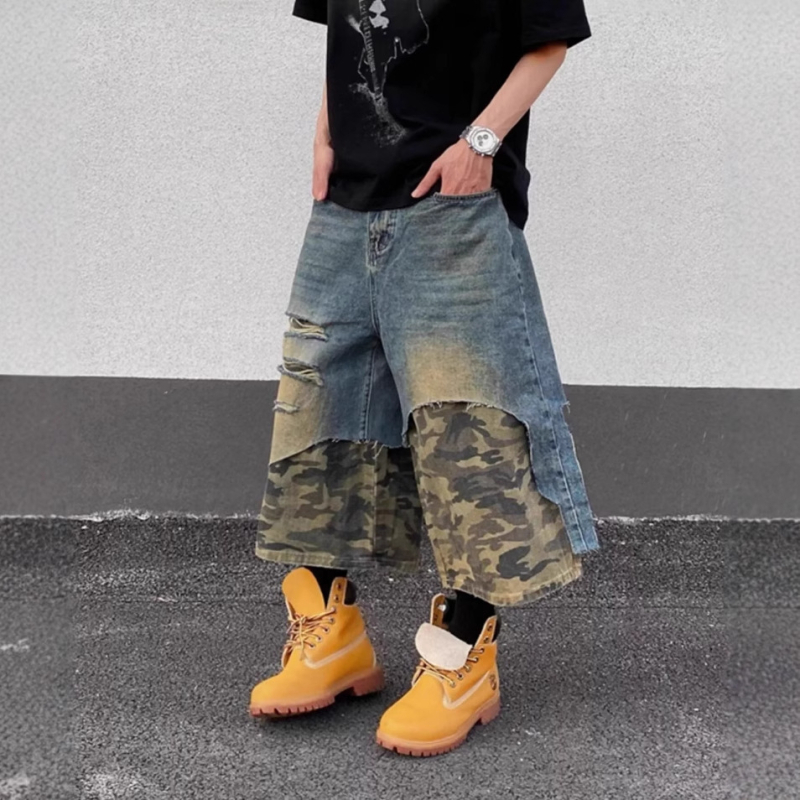 Džins šorts s camouflage patchworkom, skraćeni kroj, visoki pojas, zatvarač, 69% pamuk