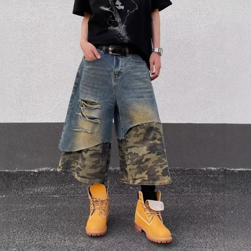Džins šorts s camouflage patchworkom, skraćeni kroj, visoki pojas, zatvarač, 69% pamuk