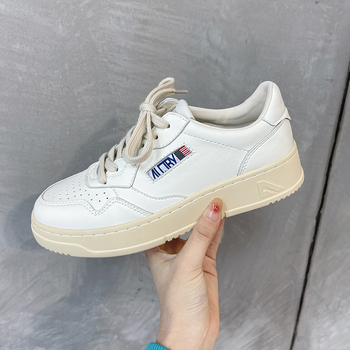 Ženske tenisice od prave kože - okrugli vrh, retro sportski stil, gumeni potplat, srednji peta 3-5 cm, svakodnevna upotreba