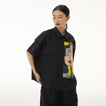 Cămașă din amestec de bumbac cu poliester sub 30%, model abstract, croială lejeră, mâneci scurte, guler de tip cămașă, lungime 50-65 cm