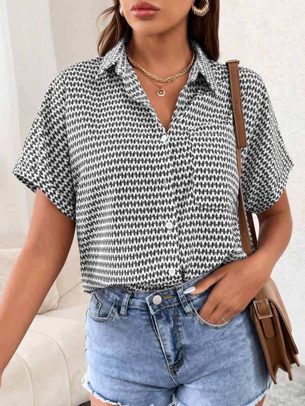 Cămașă feminină în carouri, mâneci scurte, guler rever, croială lejeră, poliester