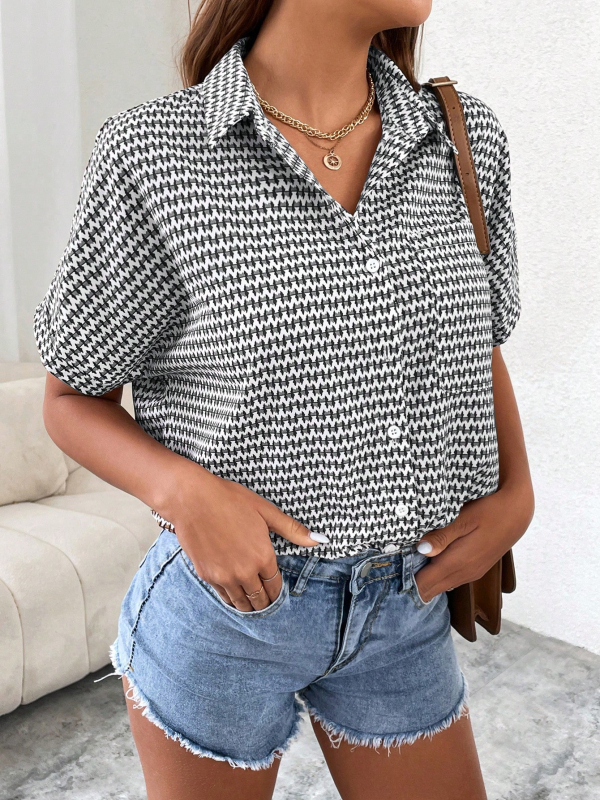 Cămașă feminină în carouri, mâneci scurte, guler rever, croială lejeră, poliester