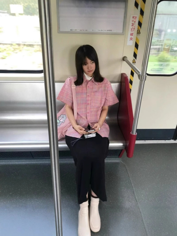 Női pamut ing polo gallérral, rövid ujjú, laza szabású, kockás és csíkos mintázat