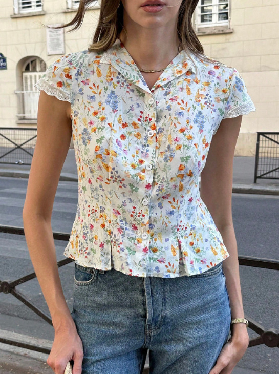 Bluza od Ice Silk, cvjetni uzorak, V-izrez, kratki rukavi, uski kroj