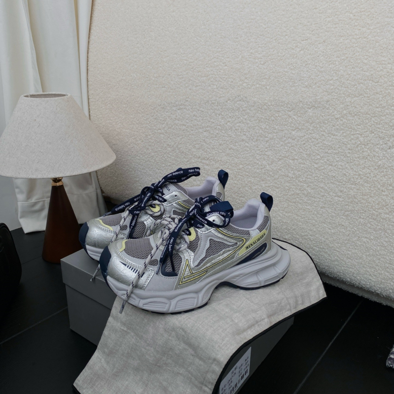 Ženske tenisice tip Dad Shoes, mrežasti gornji dio, visina pete 6–8 cm, gornji dio od nubuka kravlje kože + tekstil, okrugli vrh prsta, protuklizna potplata