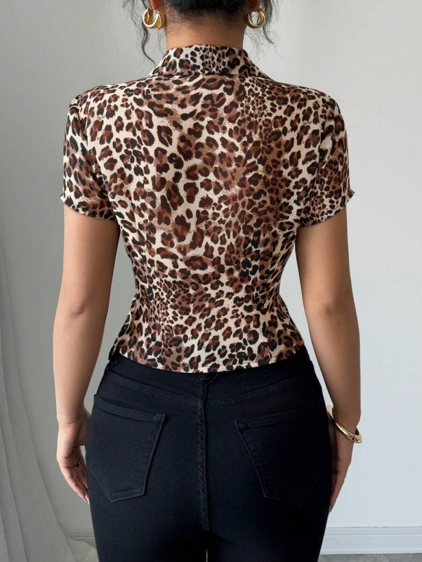 Ženska bluza s leopard printom, poliester, kratki rukav, uska silueta