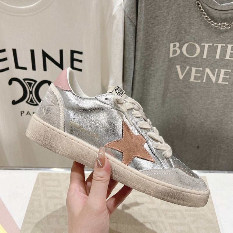 Női cipő szarvasmarha bőr felsőrész, gumitalp, elöl fűzőzárás, kerek orr, természetes bőr belső talpbetét