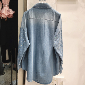 Ženska denim košulja, slobodan kroj, dugi rukavi, ovratnik s reverom, kristalni detalji toplinskom graviranju
