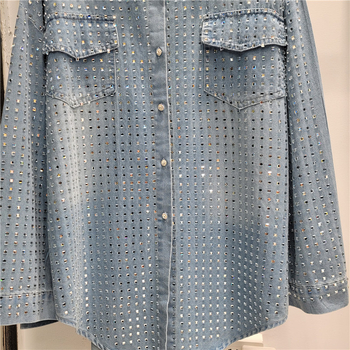 Ženska denim košulja, slobodan kroj, dugi rukavi, ovratnik s reverom, kristalni detalji toplinskom graviranju