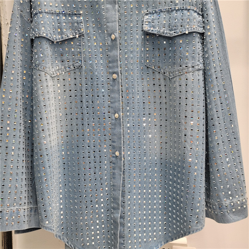 Ženska denim košulja, slobodan kroj, dugi rukavi, ovratnik s reverom, kristalni detalji toplinskom graviranju