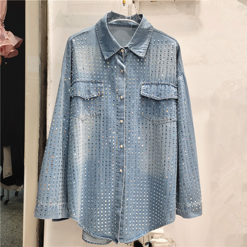 Ženska denim košulja, slobodan kroj, dugi rukavi, ovratnik s reverom, kristalni detalji toplinskom graviranju