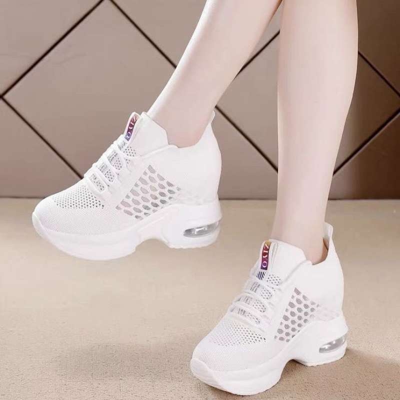 Női hálós sportcipő belső magasságnövelő funkcióval, EVA talpbetét, gumi talp, 3-5 cm sarok, nyárra