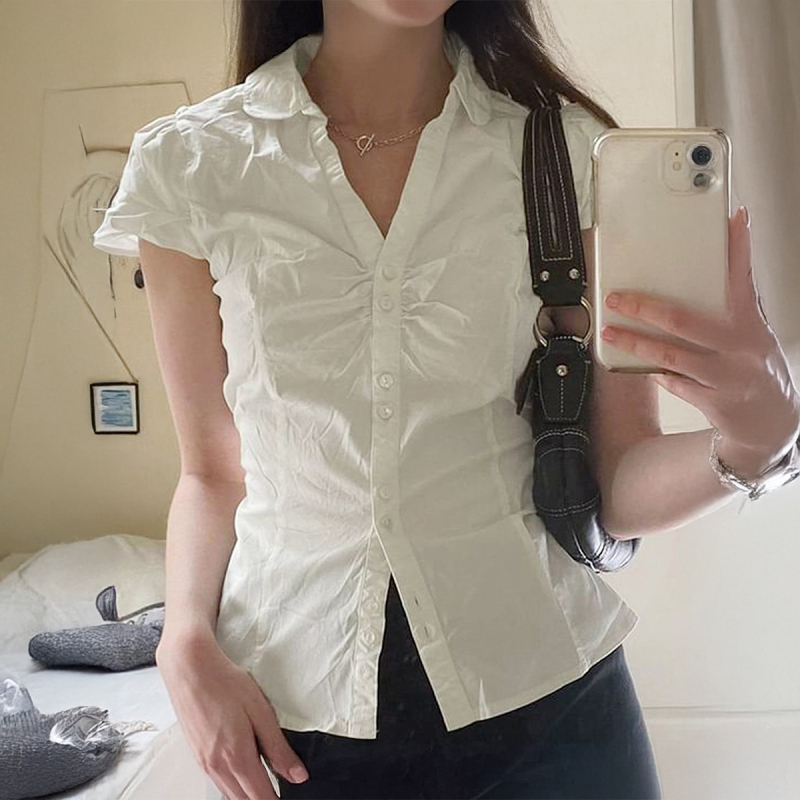 Slim-fit košulja od poliestersko-bavlane smjese, kratkih rukava s puff rukavima, ovratnik košulje, jednobojna