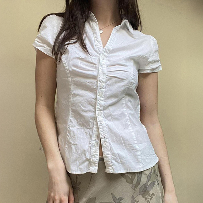 Slim-fit košulja od poliestersko-bavlane smjese, kratkih rukava s puff rukavima, ovratnik košulje, jednobojna
