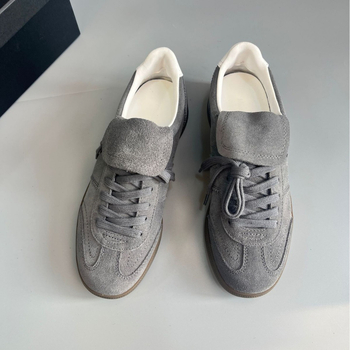 Női mindennapi bőrből készült sneakers, kerek orrú, kétszeres marhabőrből készült felsőrész, gumírozott talp, elől fűzőzárás