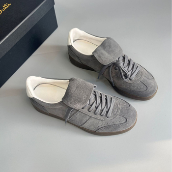 Női mindennapi bőrből készült sneakers, kerek orrú, kétszeres marhabőrből készült felsőrész, gumírozott talp, elől fűzőzárás