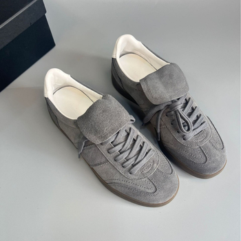 Női mindennapi bőrből készült sneakers, kerek orrú, kétszeres marhabőrből készült felsőrész, gumírozott talp, elől fűzőzárás