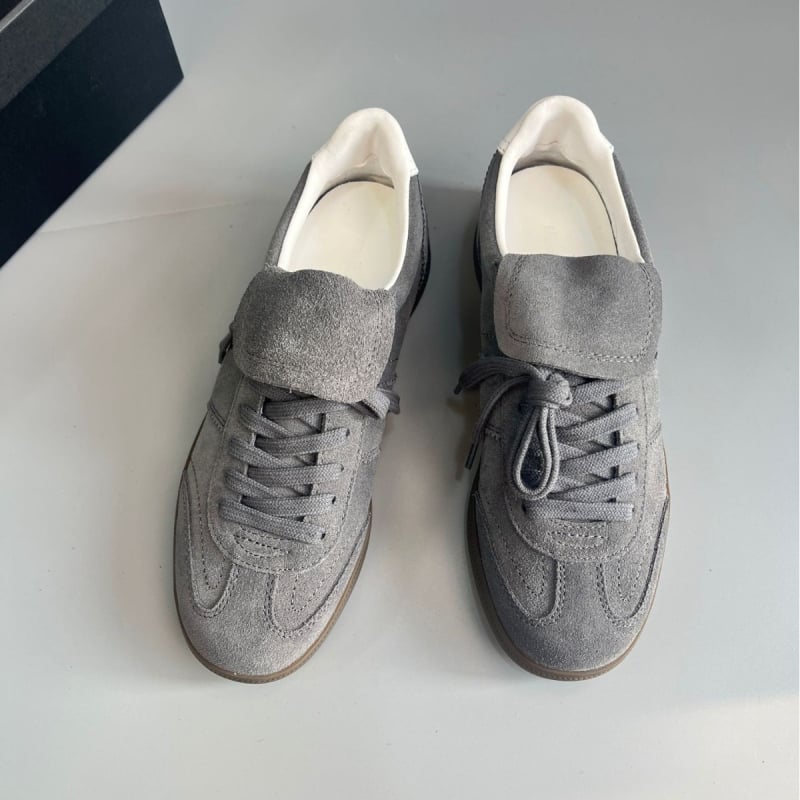 Női mindennapi bőrből készült sneakers, kerek orrú, kétszeres marhabőrből készült felsőrész, gumírozott talp, elől fűzőzárás