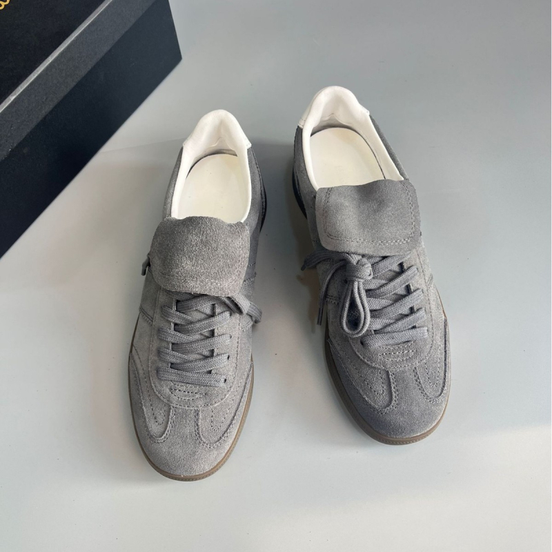 Női mindennapi bőrből készült sneakers, kerek orrú, kétszeres marhabőrből készült felsőrész, gumírozott talp, elől fűzőzárás