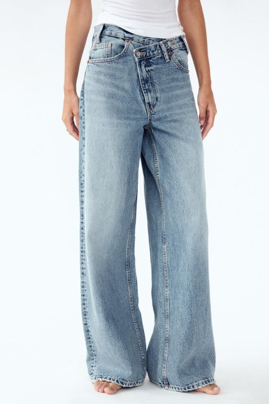Traperice s visokim strukom, blago šire nogavice, denim 90–95% pamuk