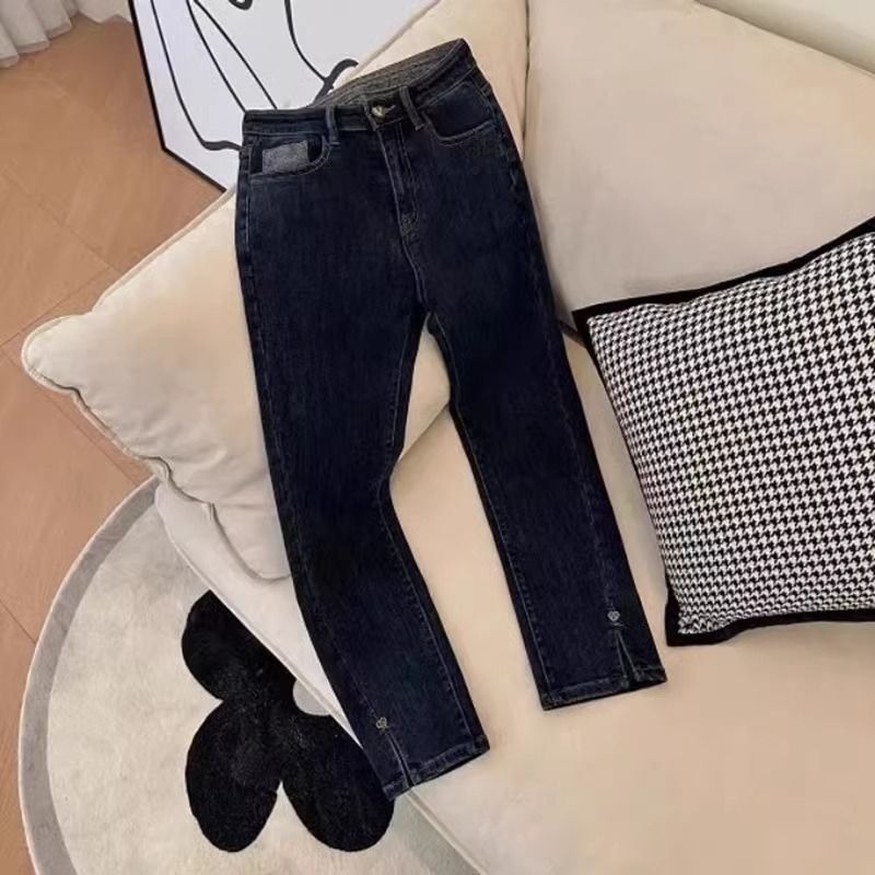 Ženske traperice visokim strukom i elastikom, ravni kroj, skraćena duljina, vintage stil, proljeće-jesen 2025